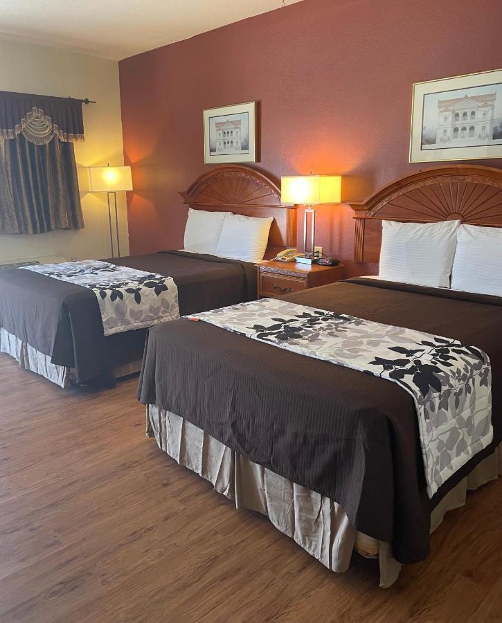 Relax Inn Dilley Екстериор снимка