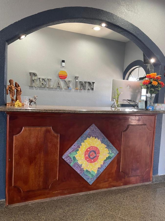 Relax Inn Dilley Екстериор снимка